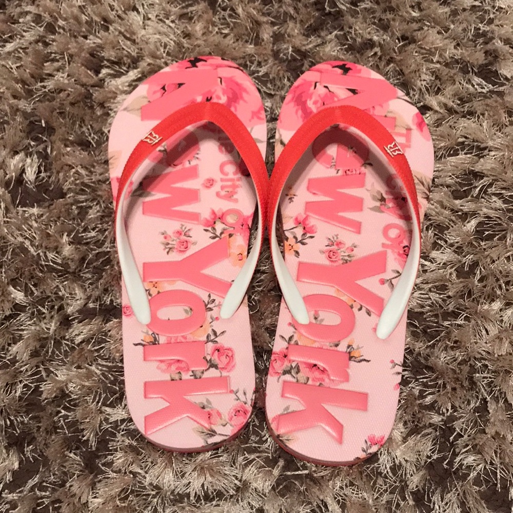 New York City Floral Flip Flops🌸